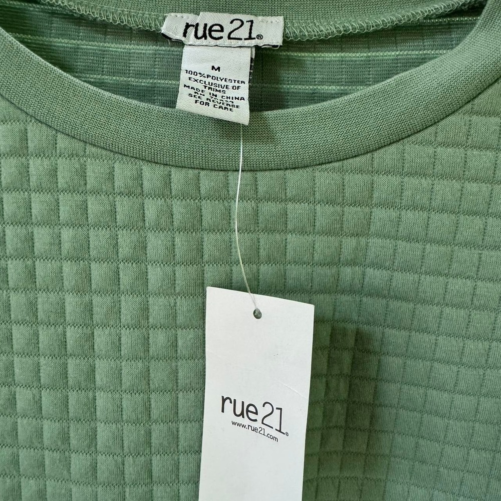 Cropped Textured adjustable drawstring top - Picture 2 of 8
